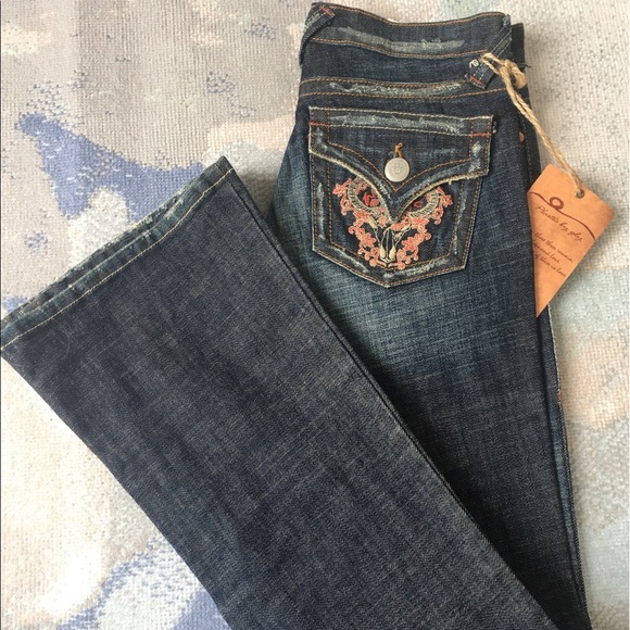 *Flared* NWT Distressed Embroidered Back Flap Pocket Jean w/ Boot Cut Flare - Picture 1 of 7